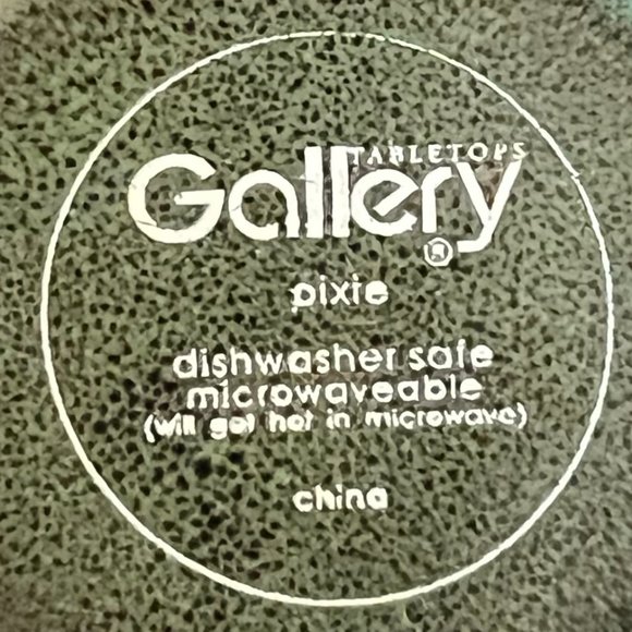 TABLETOPS GALLERY Tall Jade Green Stoneware Mug w/ Vertical Geometric Design - Picture 6 of 6